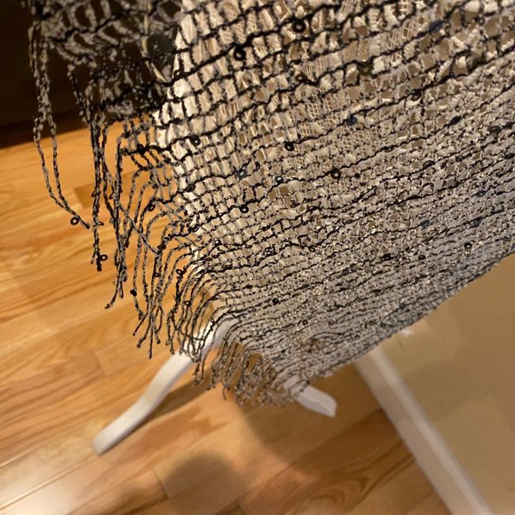 Geri C New York Gray Poncho with Sequins - One Size - Picture 7 of 7